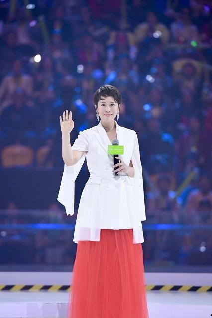 娱乐吃瓜美女复工,吃瓜美女华丽复工，惊艳亮相引热议